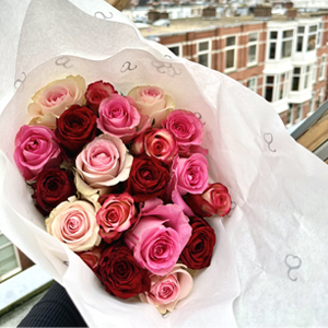 Roze-rood rozenboeket