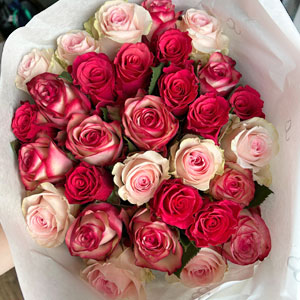 Rozenmix van 30 roze rozen